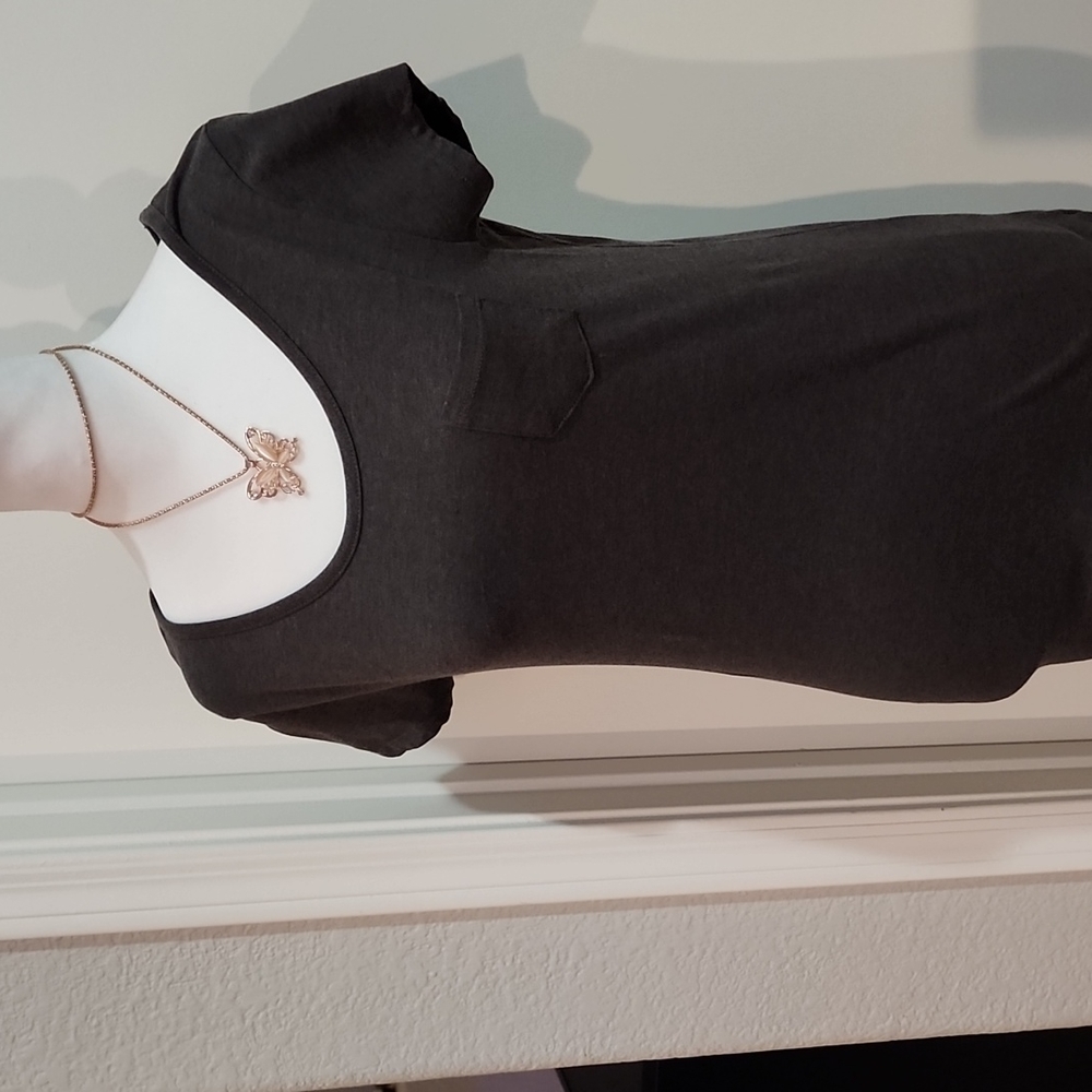 Stretchy dark grey scoop neck pocket T